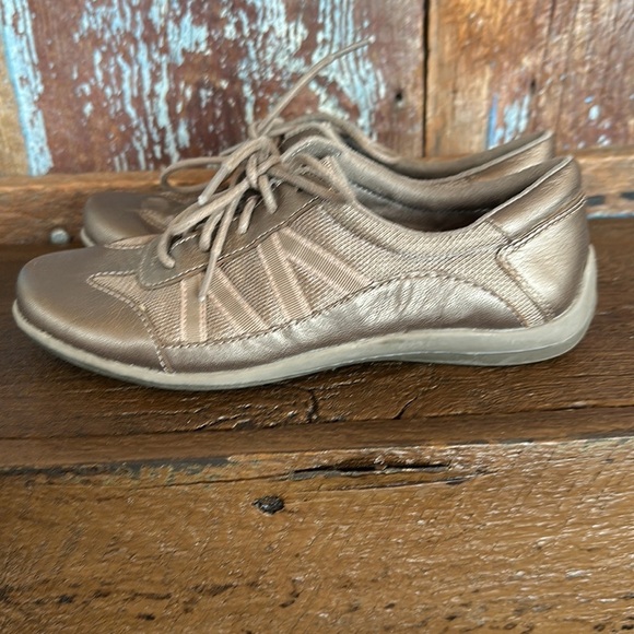 Naturalizer Bronze Defoe Sneaker Size 6.5 - Picture 7 of 8